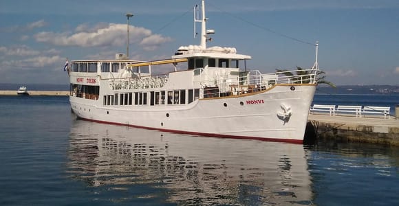 Poreč: Delfin-Safari bei Sonnenuntergang mit Getränken