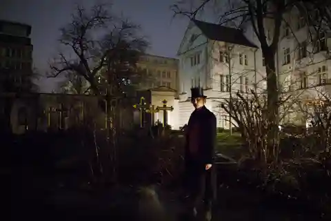 Berlin: Haunted Live Theatre Tour mit Guide auf Deutsch