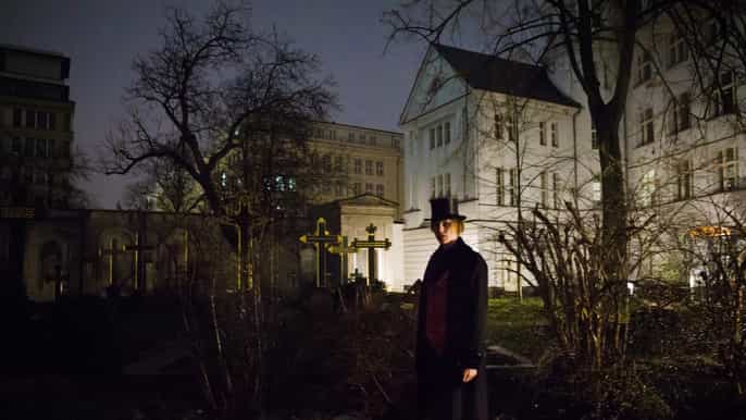 berlin haunted guided live theatre tour in german