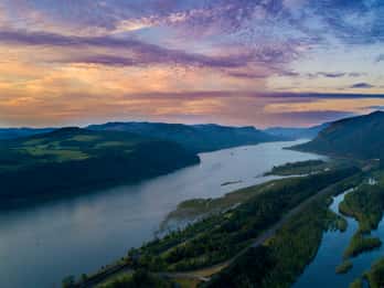 Portland: Columbia Gorge Waterfalls 40-minütiger Rundflug Portland: Columbia Gorge Waterfalls 40-minütiger Rundflug