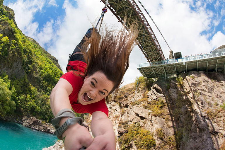 Queenstown: Kawarau Bridge Bungy - World's First Bungy! Bungy Bus - Return transfers to the Kawarau Bungy Centre!