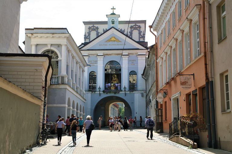 Vilnius: Tour particular pelo centro histórico de Vilnius, antes e agoraVilnius: então e agora passeio pela cidade velha