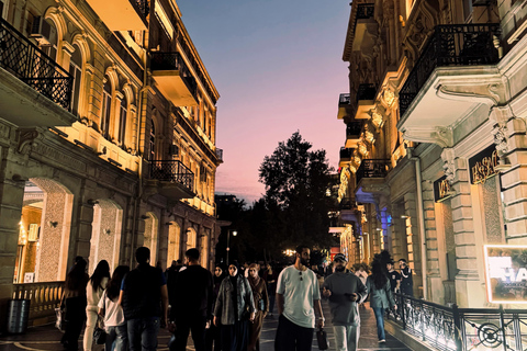 Baku: Interactive City Tour with Wine Tasting