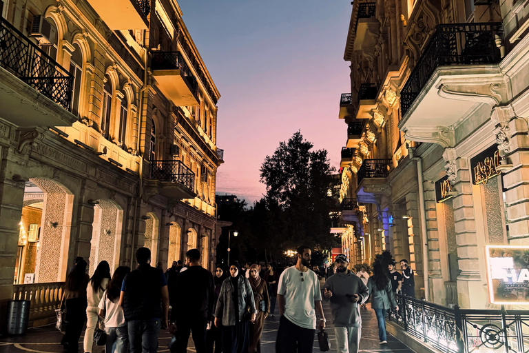 Baku: Interactive City Tour with Wine Tasting