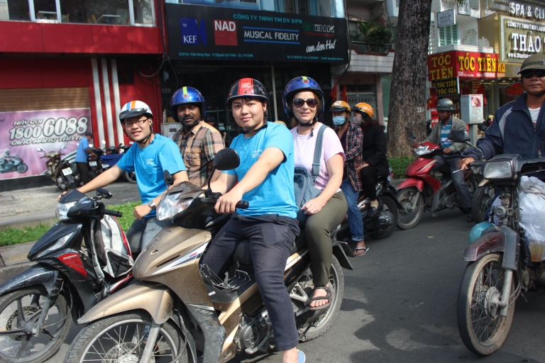 Tour de comida callejera de Saigón con moto