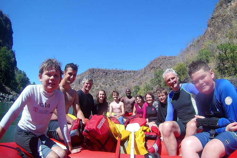 Fiume Zambesi: rafting in acque bianche adatto ai bambiniDa Victoria Falls: rafting in acque bianche adatto ai bambini