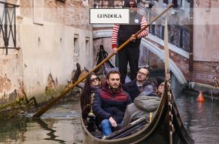 Venedig: Gondelfahrt mit Serenade & Romantisches Abendessen