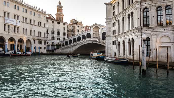 grand canal selfguided boat tour with audioguide
