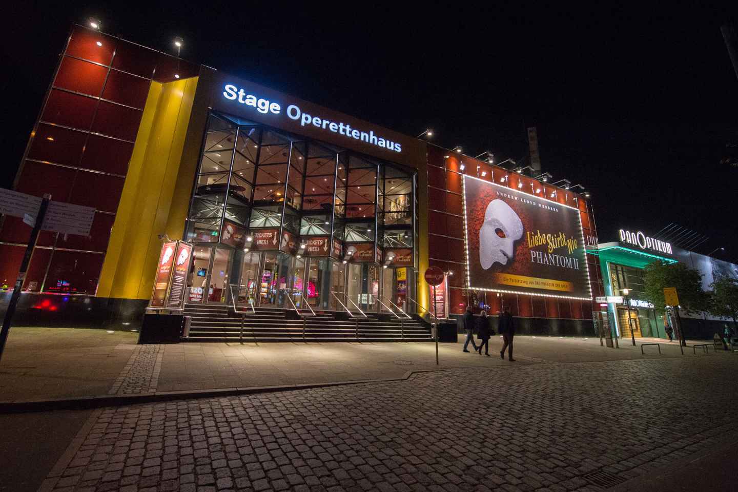 세인트 파울리 투어: 바비 스투피드와 리 잭슨의 드래그 쇼