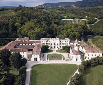 Valpolicella: Amarone Chateau Guided Tour and Wine Tasting