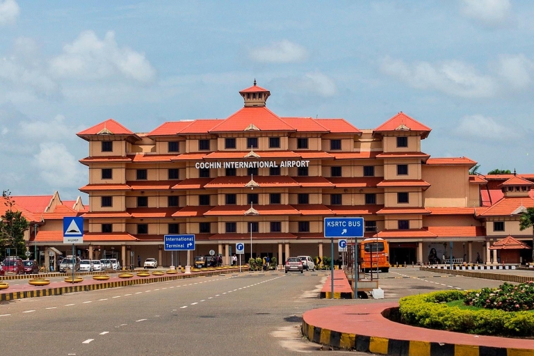Kochi: traslado al aeropuerto desde / hacia el hotelLlegada: traslado del aeropuerto de Cochin al hotel