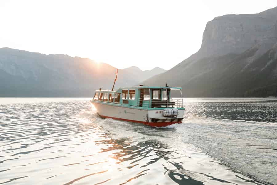 Banff: Kreuzfahrt auf dem Minnewanka-See. Foto: GetYourGuide