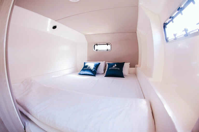 Da Nang: Discover Son Tra Bay on Luxury Sailing Catamaran 2-Hour Luxury Catamaran Scenic Cruise with Drink & Transfer