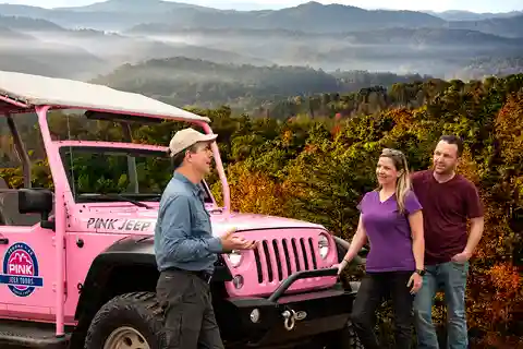 From Pigeon Forge: Foothills Parkway 3-Hour Jeep Tour