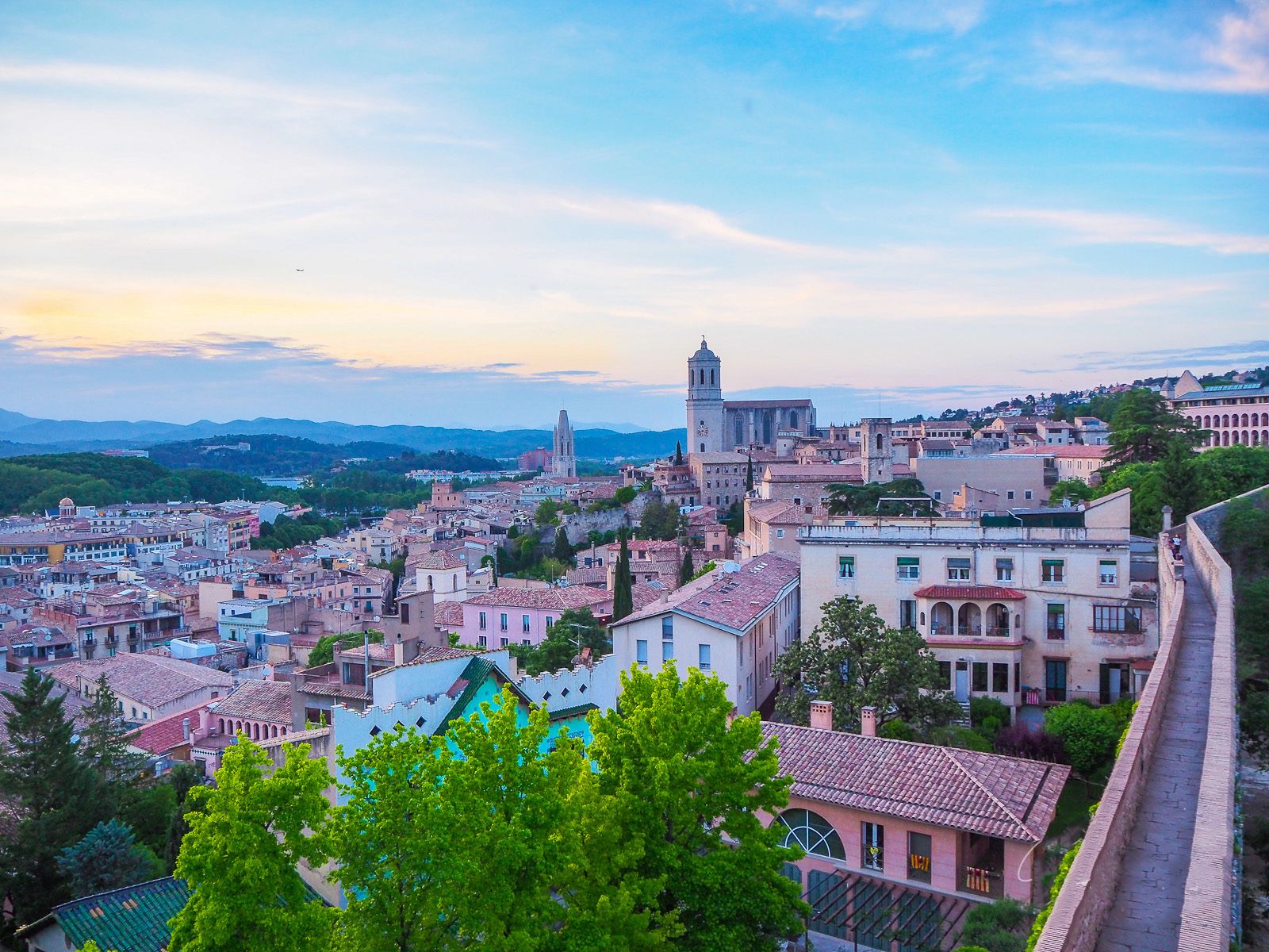 Girona: Geführter 2-stündiger Rundgang mit Verkostung