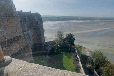 Mont Saint-Michel - Viagem de 1 dia em van de luxo para 7 pessoas saindo de Paris