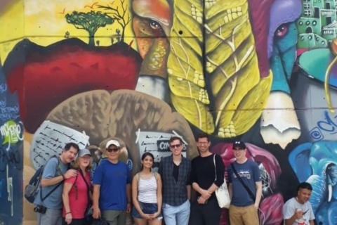 Medellín: Comuna 13 Graffiti Tour with Local Guide Tour in English