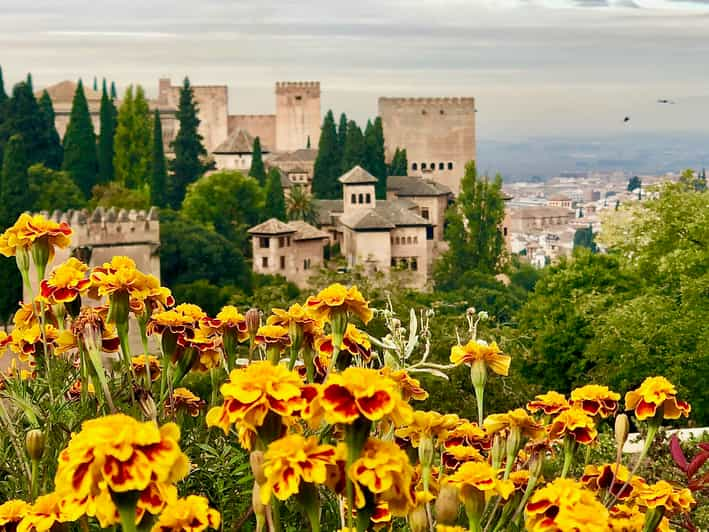 Alhambra: Tour Guiado Con Acceso Prioritario | GetYourGuide