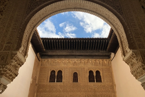 Alhambra: rondleiding met snelle toegangRondleiding met ontmoetingspunt