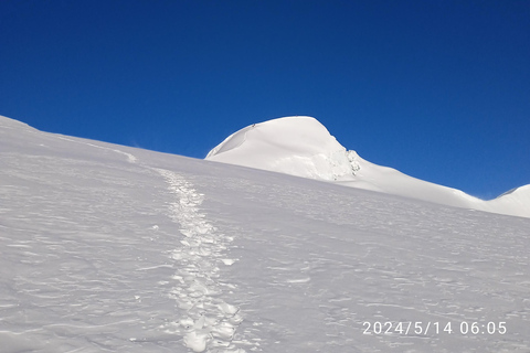 Caminhada no pico Mera