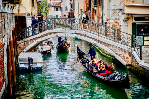 Venice: Private Gondola Ride Venice: Private Gondola Ride - Evening