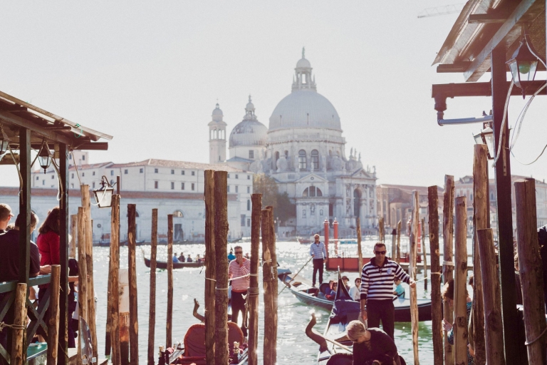 Venise : 30 min de gondole avec sérénade sur le Grand CanalBalade en gondole privée