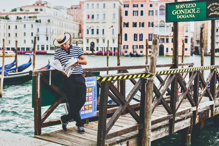 Venise : promenade en gondole sur le Grand CanalVisite en italien