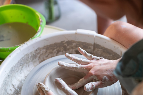 Barcelona: Pottery wheel workshop for private groups Barcelona: Pottery Workshop for Private Groups