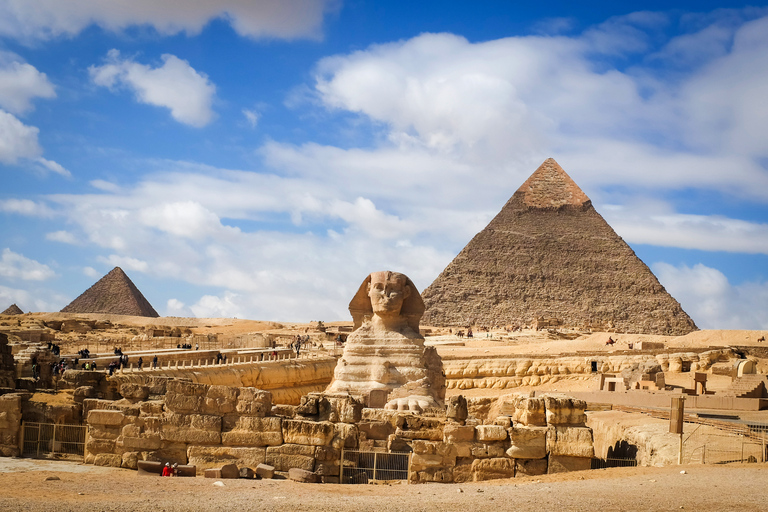 El Cairo: tour de medio día por las pirámides en camello o carruaje de caballosTour privado en carruaje sin tarifas de entrada