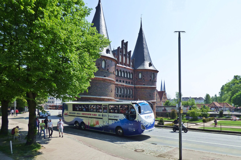 Lübeck: 1 hora de tour de la ciudad en autobús SplashLübeck: tour de 1 hora en autobús acuático por la ciudad