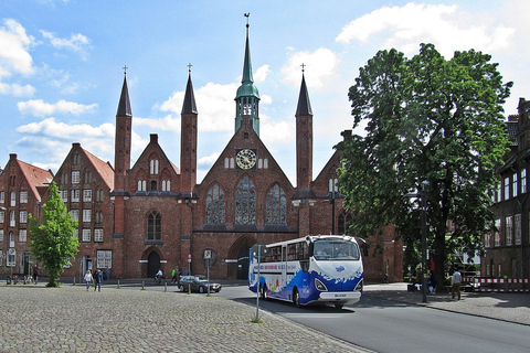 Lübeck : visite en bus d'une heureLübeck: visite de la ville en bus Splash d'une heure