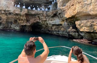 Polignano a Mare: tour in barca delle grotte con aperitivo
