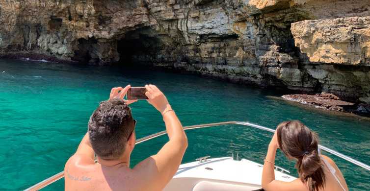 Polignano a Mare: Grottetur med båt og aperitiff