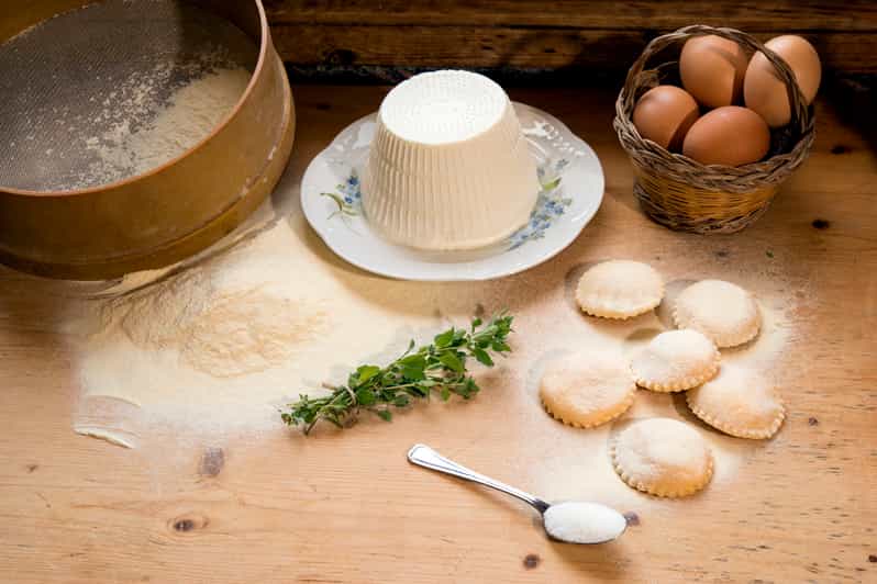 Modica: Pasta and Tiramisu Class with a Local Host