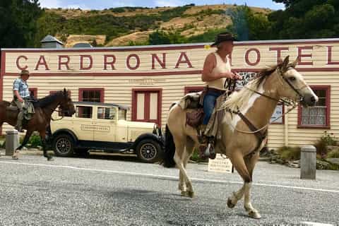 From Queenstown: Arrowtown and Wanaka Small-Group Tour