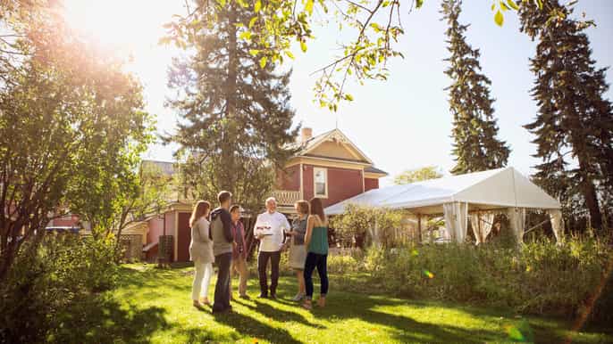 calgary food walking tour im historischen inglewood