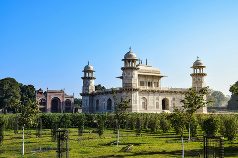 Desde Delhi: Visita al Taj Mahal al amanecer y al Fuerte de Agra en coche con aire acondicionado