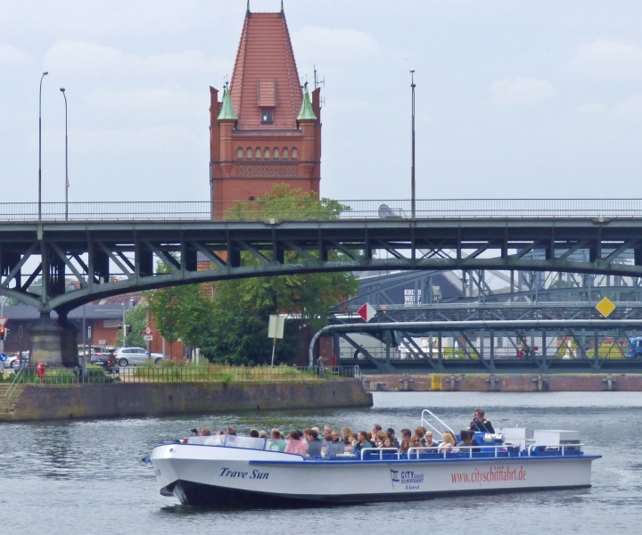 Lübeck: Crucero urbano de 1 hora en alemán
