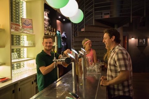 Staropramem: Biertour mit Getränk oder BierverkostungTour auf Englisch mit Getränk