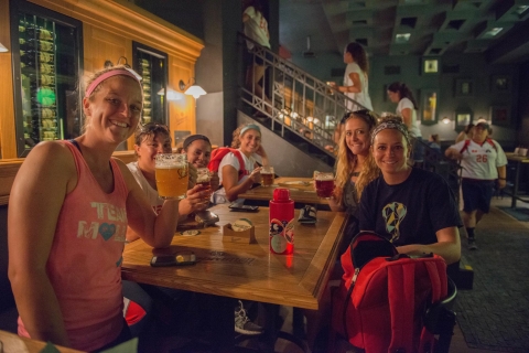 Staropramem: Biertour mit Getränk oder BierverkostungTour auf Englisch mit Bierverkostung und Essen