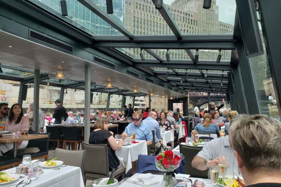 Chicago: Gourmet-Brunch, Mittag- oder Abendessen auf einer Flussfahrt. Foto: GetYourGuide