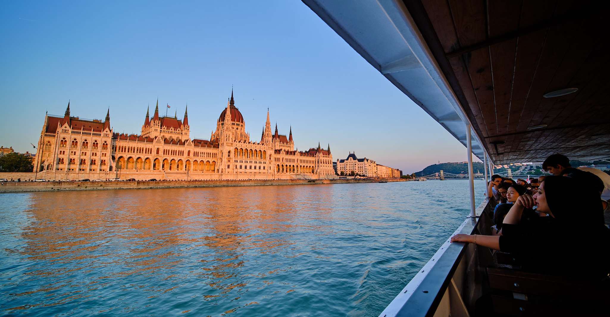 Budapest: By Night Sightseeing Cruise with Welcome Drink photo 10