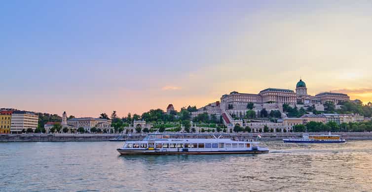 Budapest: By Night Sightseeing Cruise with Welcome Drink photo 11