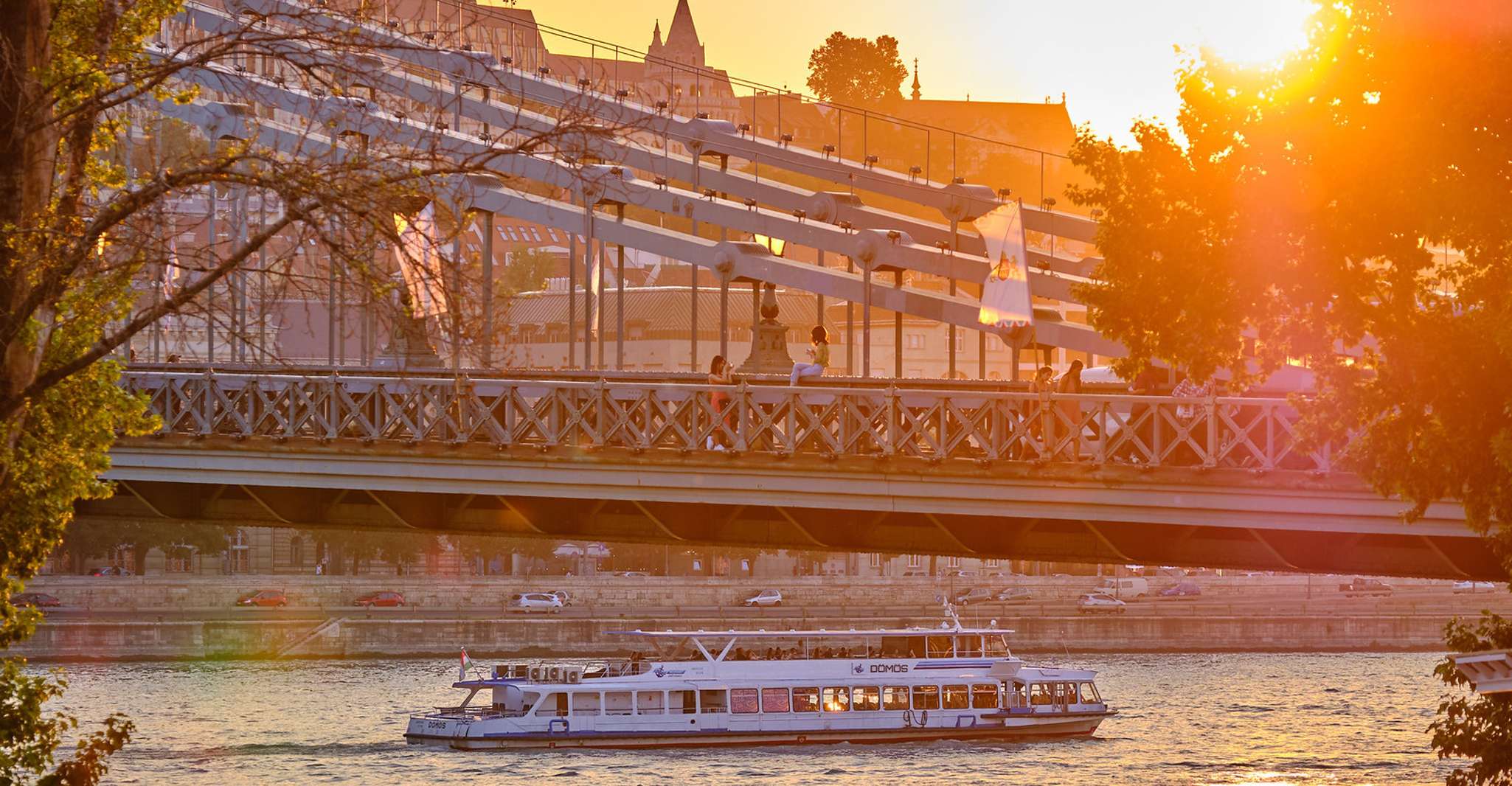 Budapest: By Night Sightseeing Cruise with Welcome Drink photo 8