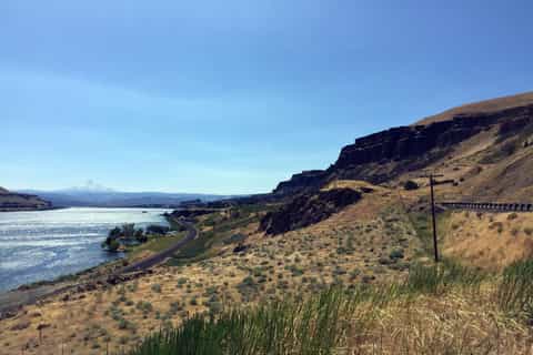 Portland: Mount Hood Wine and Waterfalls Full-Day Tour