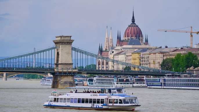 Budapest: Spring Sightseeing Cruise