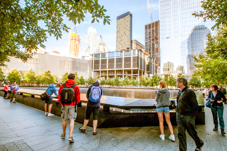 Ground Zero 9/11 Memorial Tour & Optional 9/11 Museum TicketTour solo por la Zona Cero.