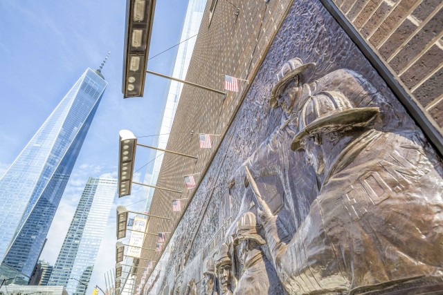 Visit New York City: Statue of Liberty Boat Tour & 9/11 Memorial in Nova York, EUA