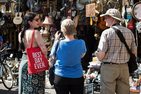 Private Markets, Ruins and Ancient Athens with a Local