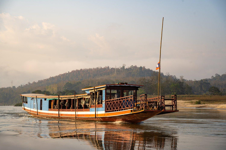 Luang Prabang : Excursion en bateau lent vers Chiang Rai 3 jours 2 nuits